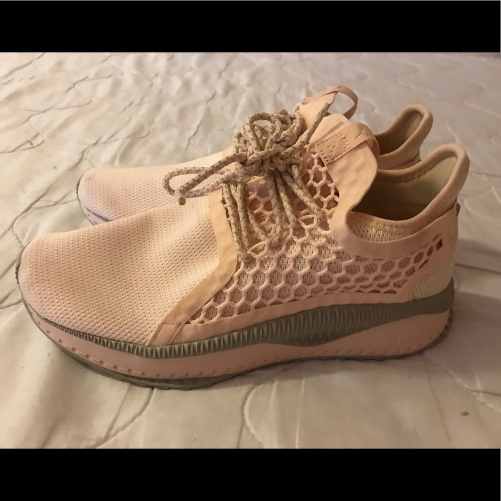 PUMA light weight sneakers